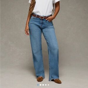 AE Strigid Curvy High-Waisted Stovepipe Jean. BRAND NEW WITHOUT TAGS. 14 SHORT.